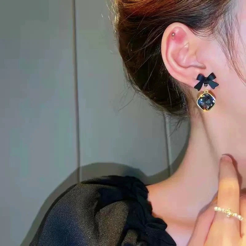 Fashion Shiny Black Crystal Bow Twist Knot Lovely Stud Earrings Women Girl Gift